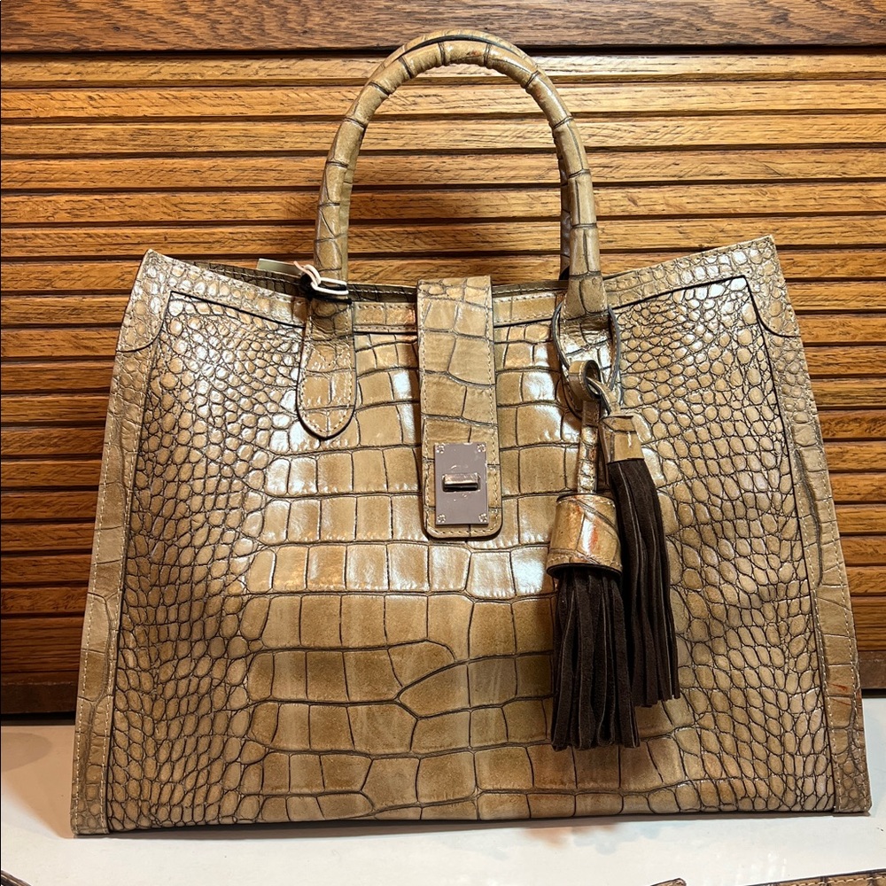 NWT Claudia Firenze Croc Embossed Leather two way carry satchel, crossbody, tote - Picture 3 of 17